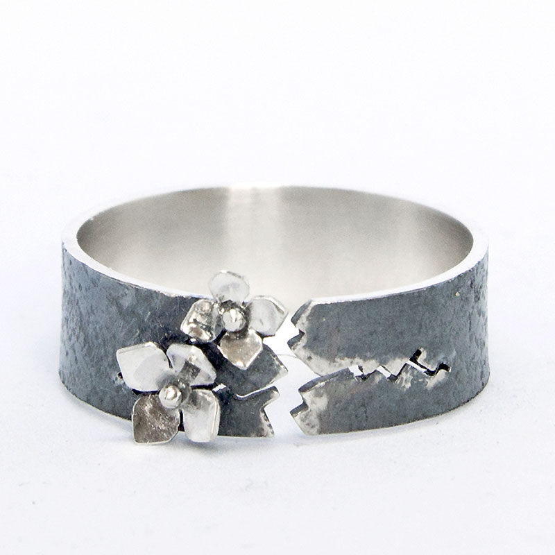 Bague-Femme-fissuree-1